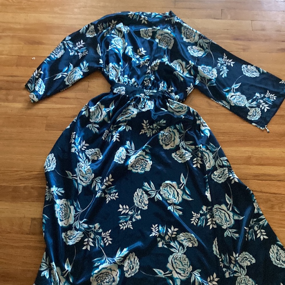 Morgan Taylor Floral Robe - Picture 8 of 8